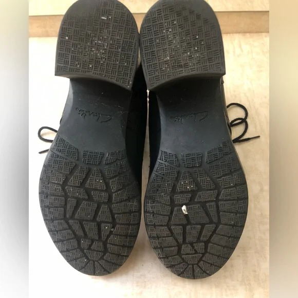 Black leather boots by Clarks - Picture 6 of 8